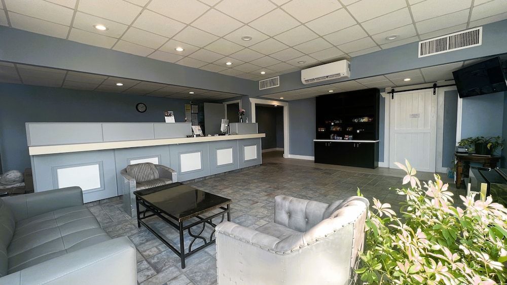 Super 8 by Wyndham Riverside AL 2