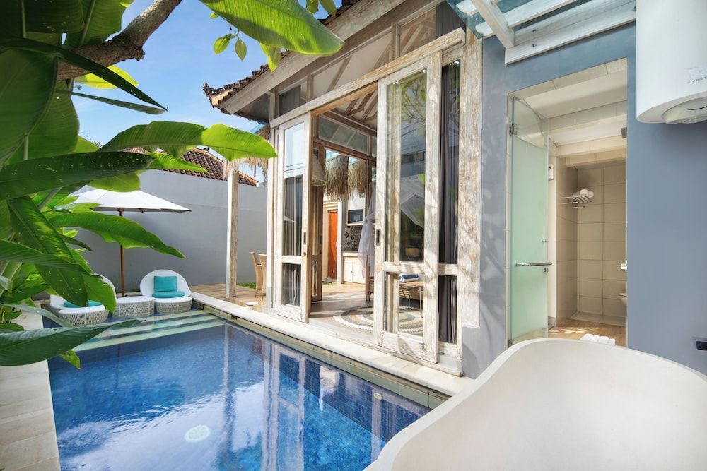 18 Suite Villa Kuta 1