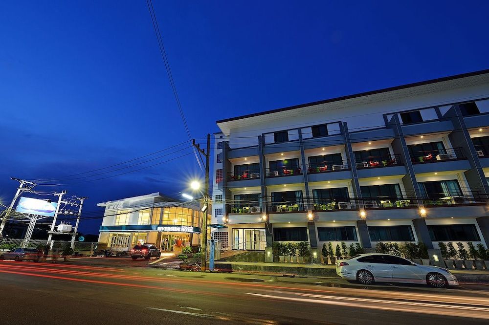 Riverside Hotel 1