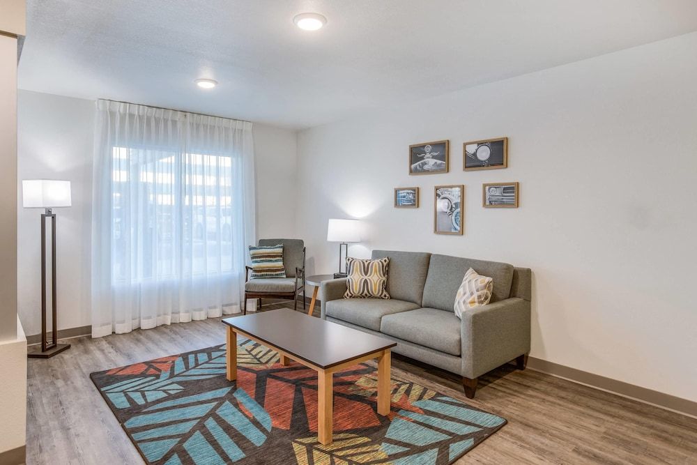 WoodSpring Suites Novi Farmington 2