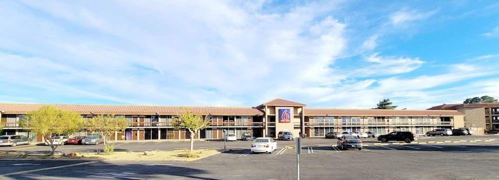 Motel 6 Victorville Green Tree Bvld 1