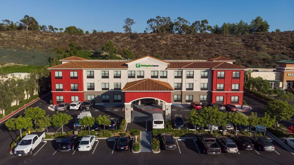 Holiday Inn Express & Suites LAKE FOREST - IRVINE EAST by IHG 1
