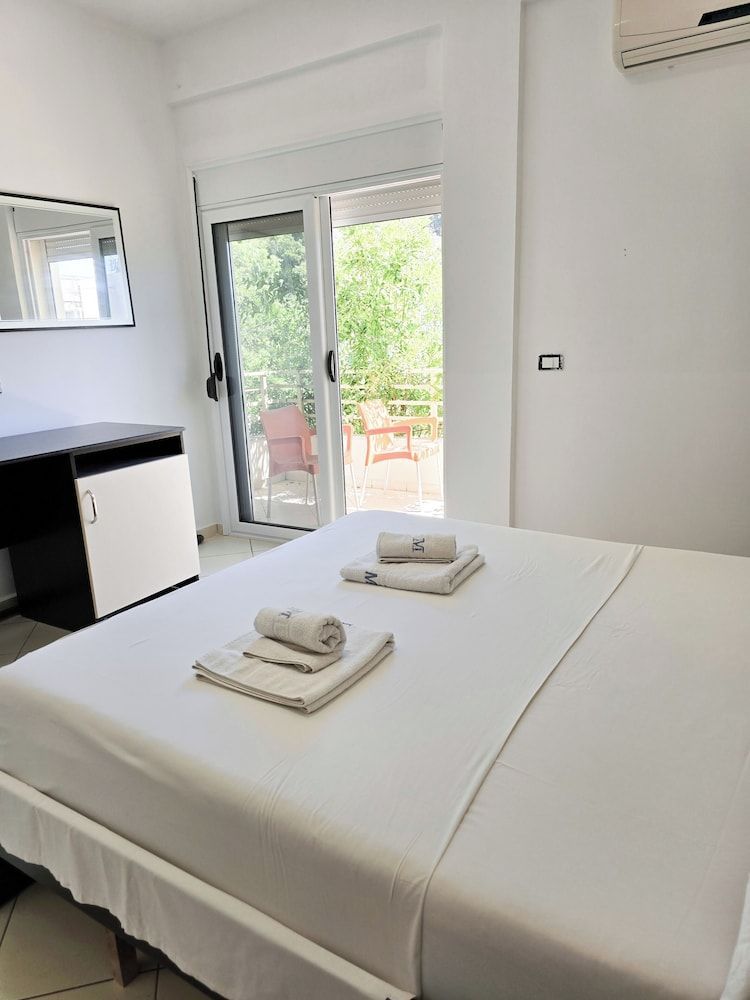 Azure Hotel Dhermi 2