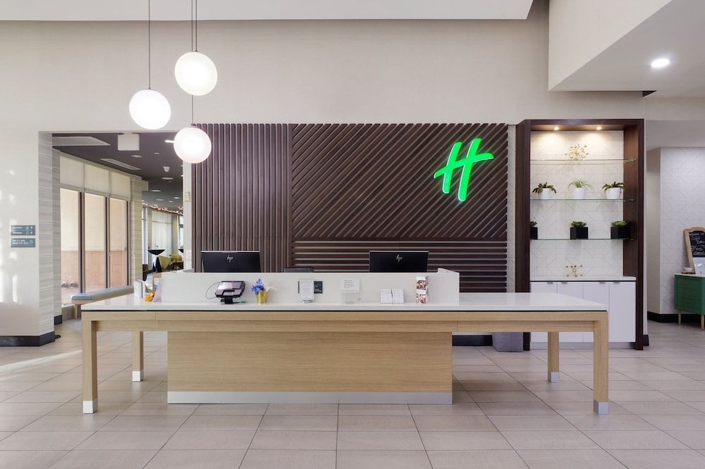 Holiday Inn & Suites PHOENIX AIRPORT by IHG 2