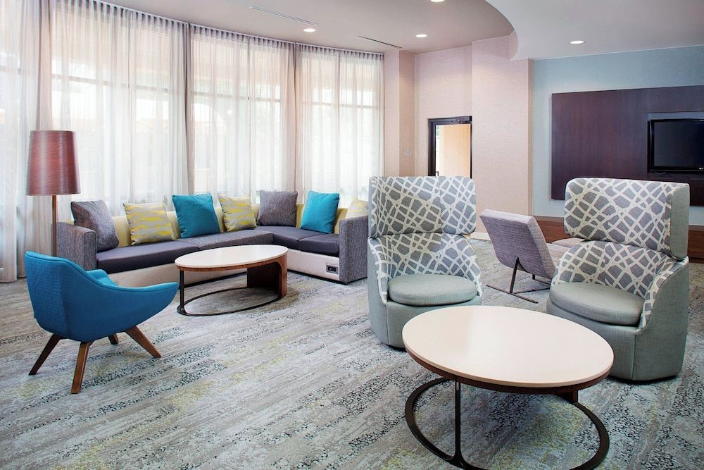 Courtyard by Marriott Roanoke Airport 2