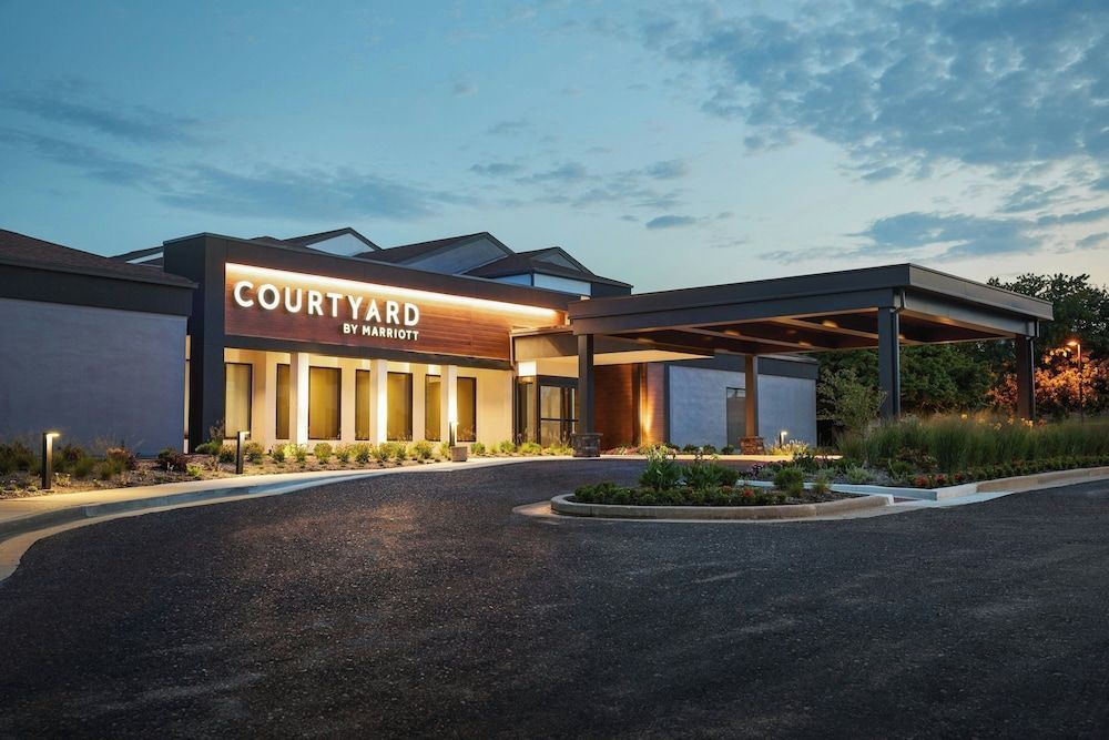 Courtyard St. Louis Westport Plaza 1