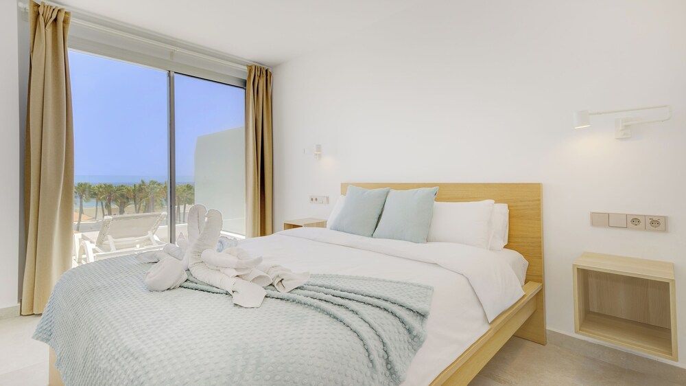 Calm Beach Apartments 2