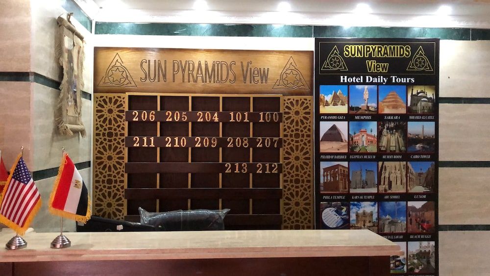 Full Pyramids View Apartment with Balcony For 8 P 1