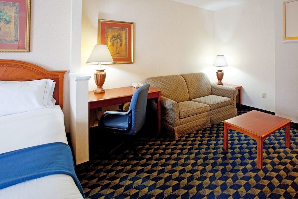 Holiday Inn Express & Suites ORANGEBURG by IHG 2