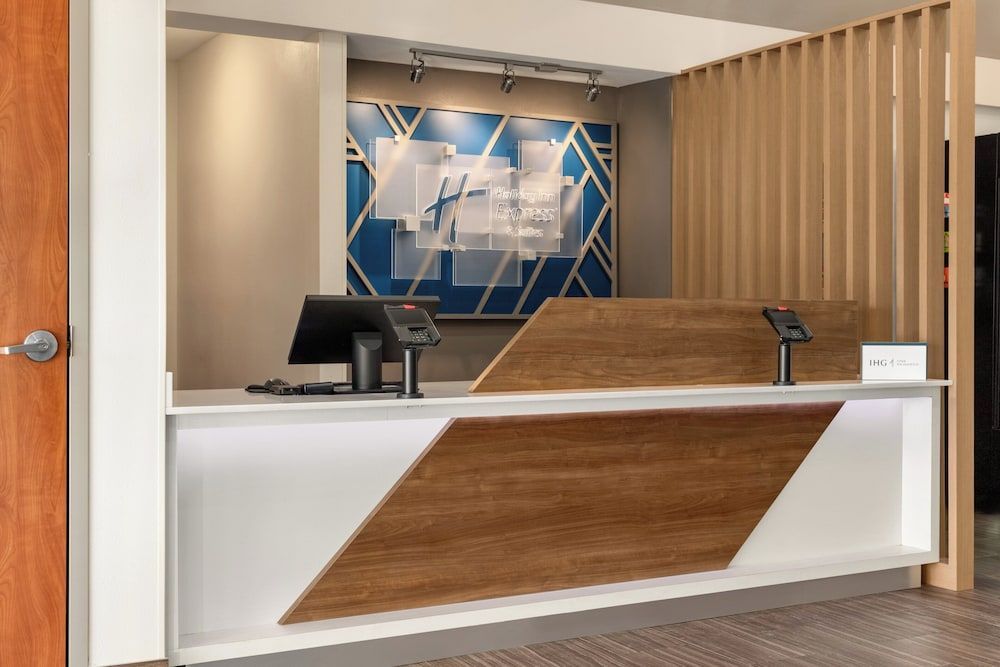 Holiday Inn Express & Suites EDMOND by IHG 2