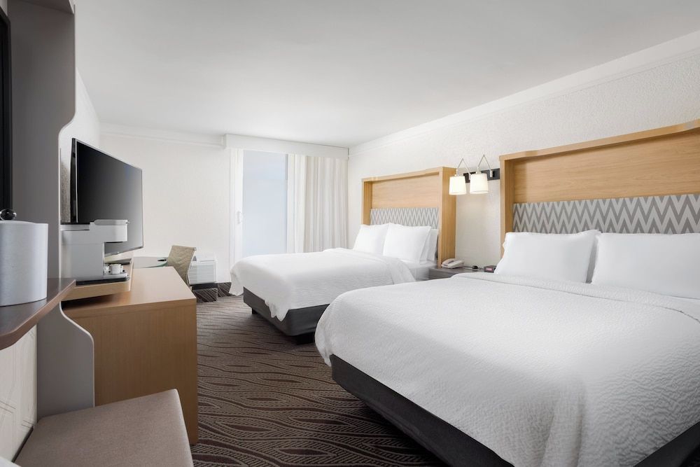 Holiday Inn Resort OCEANFRONT @ SURFSIDE BEACH by IHG 2