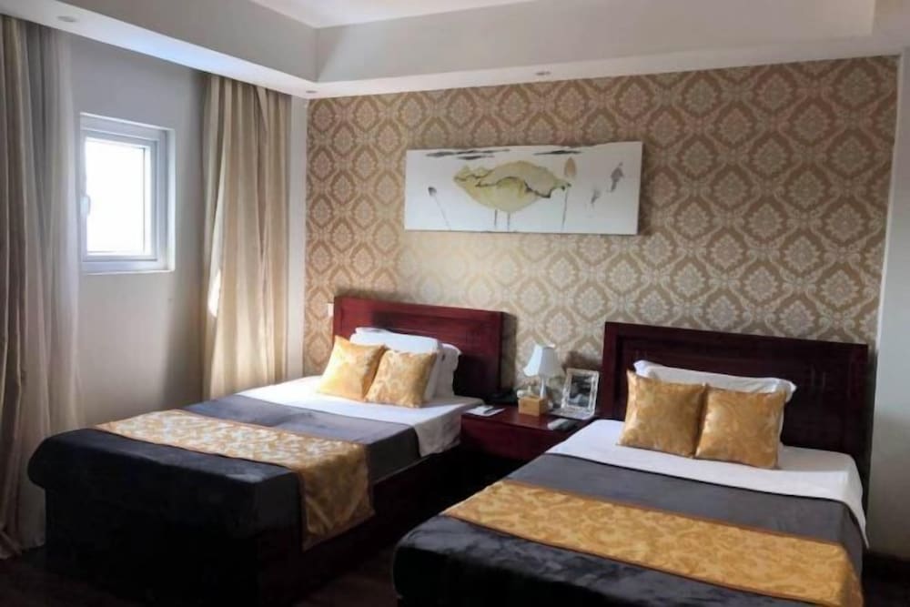 China Manor Hotel & Restaurant 1