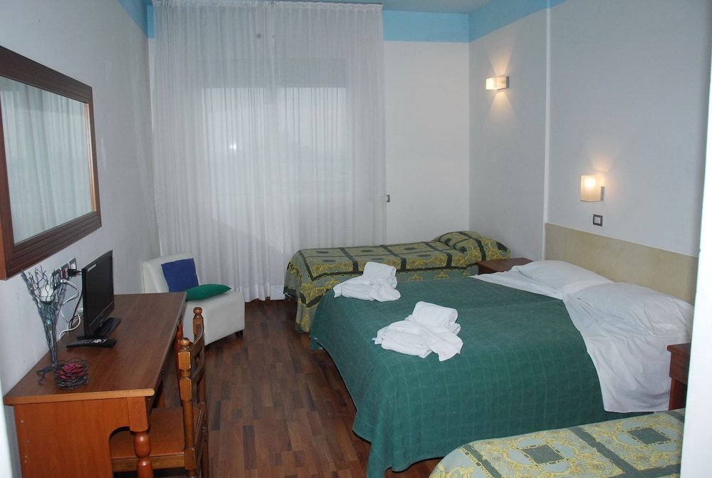 Hotel Golden 2