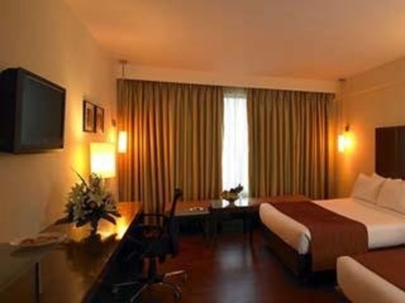 Paradise Hotels & Resorts 1