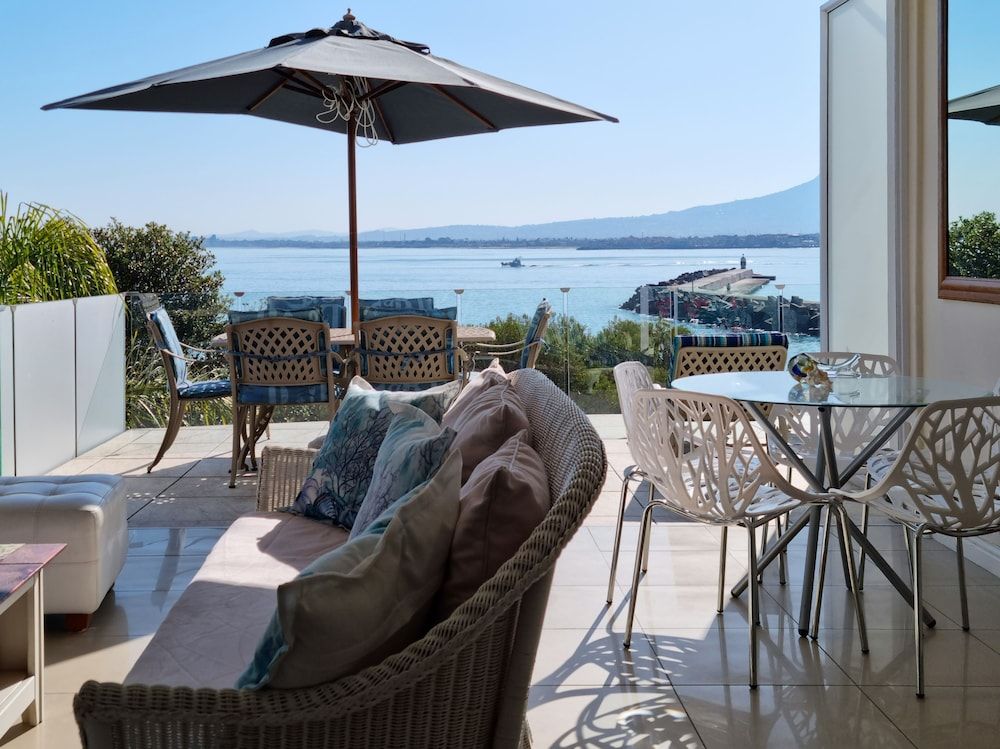 'The View' on Bikini Beach, Seafront, 2 bedroom, Sleeps 4 1