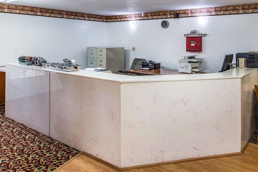 Econolodge inn and suites 1