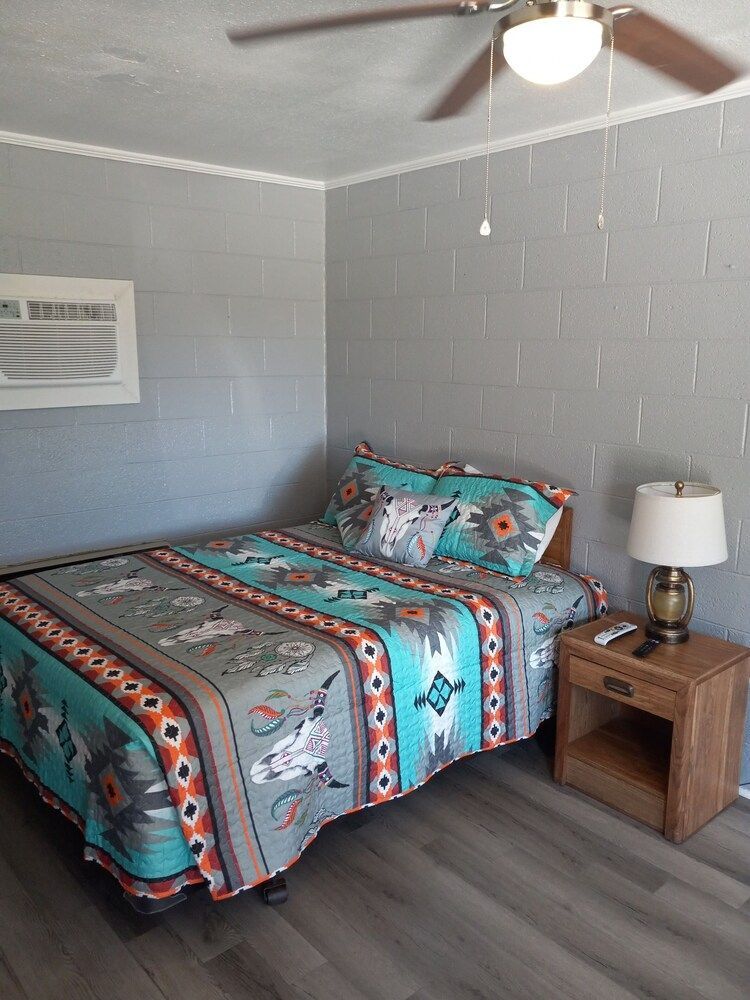 Cedar Falls Motel 2