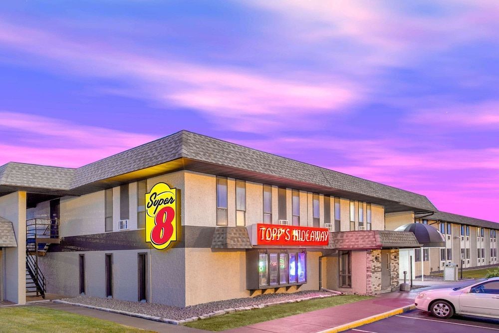 Super 8 by Wyndham Windsor/Madison North 1