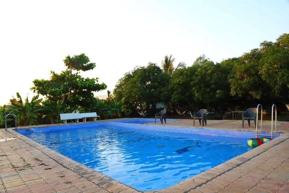 Radhe Farm (200mtr from Devaliya Park) 1