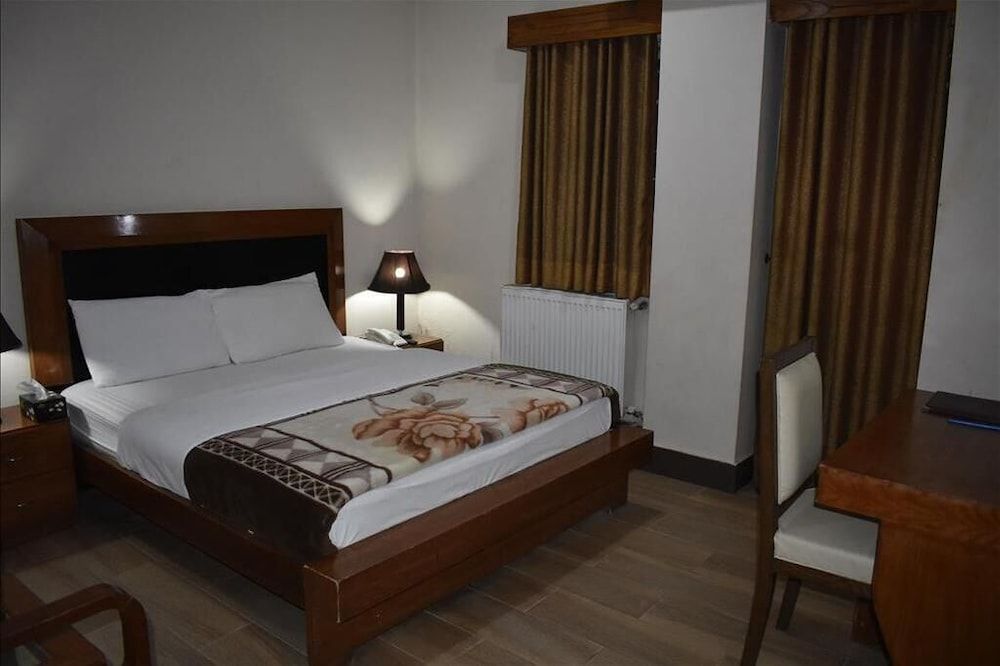 Mid Town Hotel 2