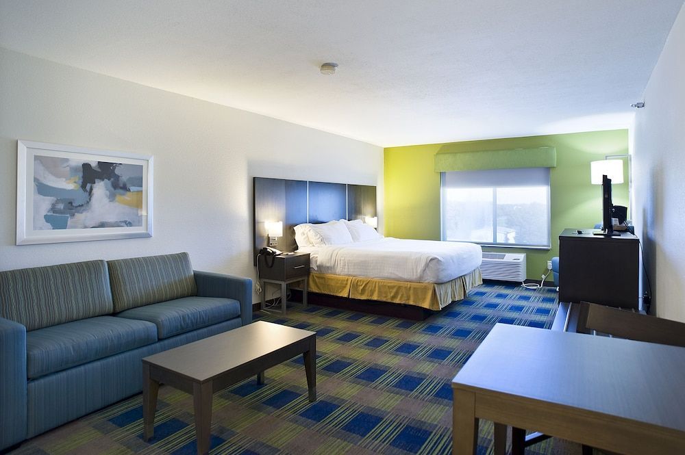 Holiday Inn Express & Suites VERMILLION by IHG 2