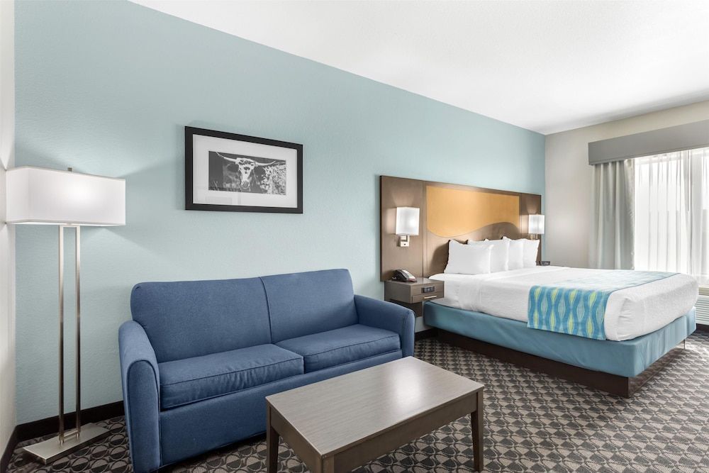 Best Western Plus Waller Hotel 1
