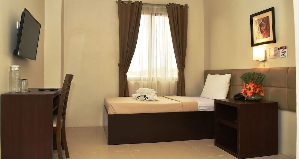Columbus Plaza Hotel 1