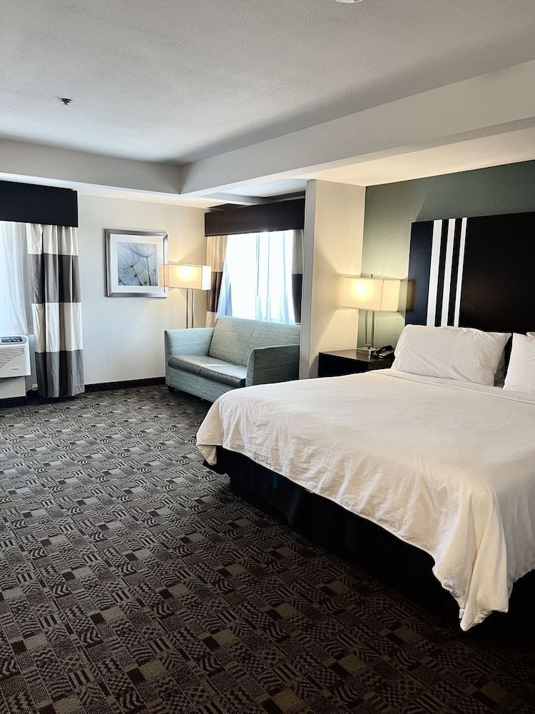 Holiday Inn Express & Suites CARLSBAD BEACH by IHG 2
