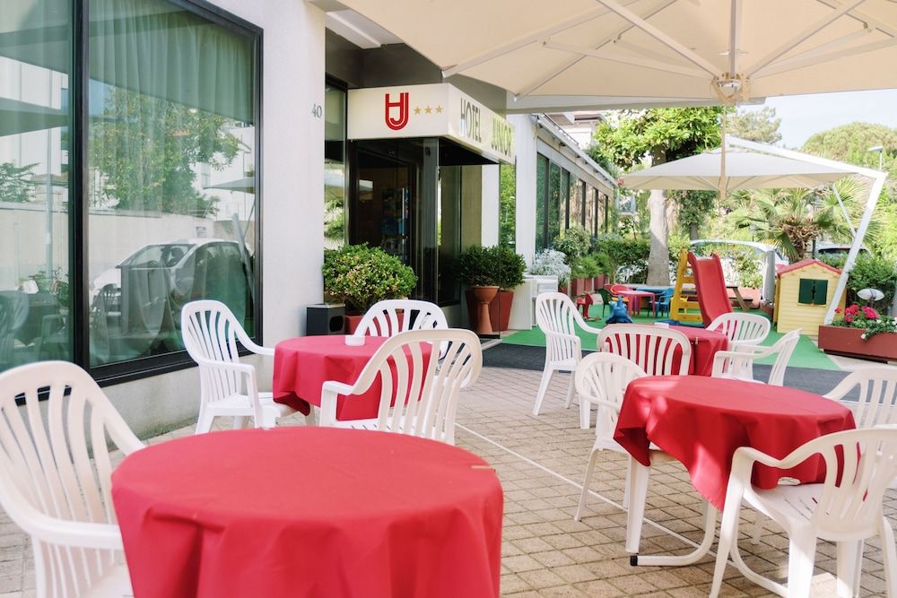 Hotel Junior by OasiGroup Hotels 1