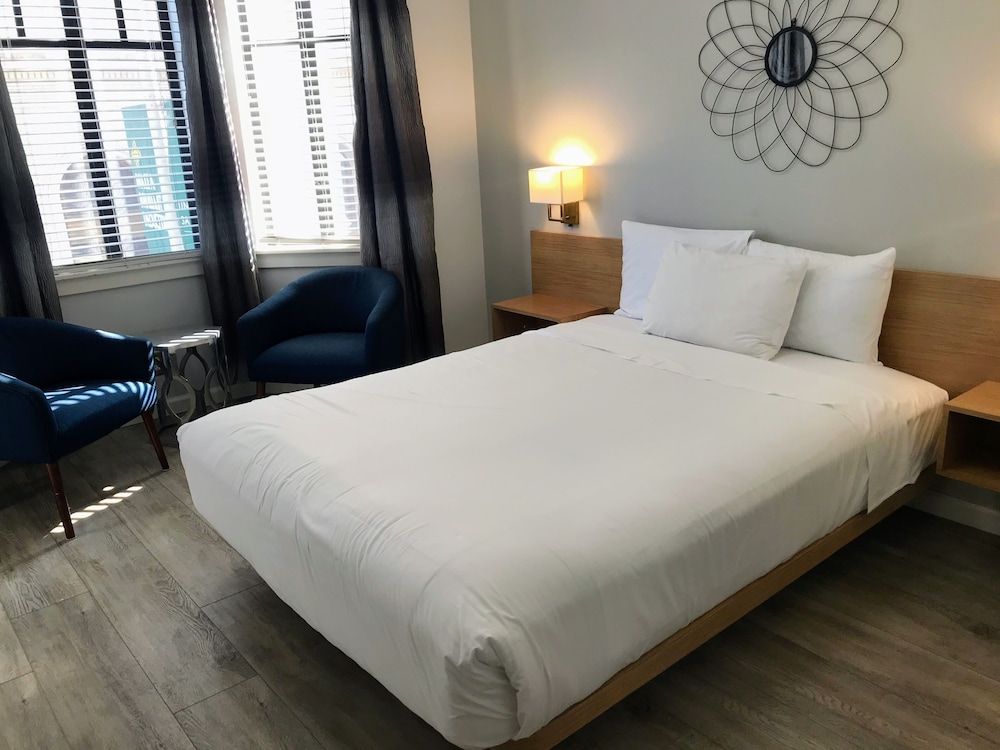 Touchstone Hotel - City Center 1