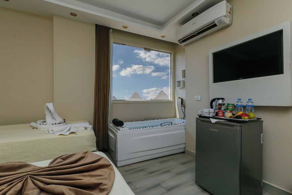 Venus Pyramids Inn Rooftop Access & Free Breakfast 1