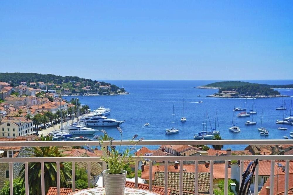 Apartments and Rooms Bonkan Hvar 1