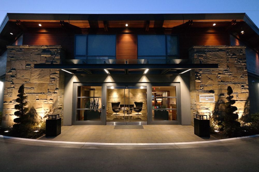 Qualicum Beach Inn 1