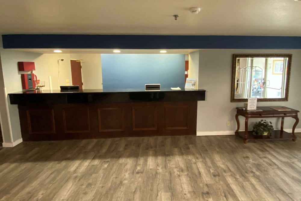 Baymont Toledo Airport Hotel Swanton 2