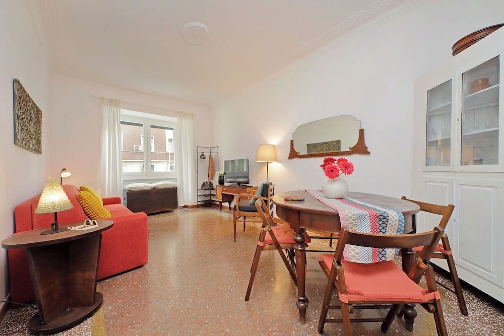 YCH Riboty house al Vaticano 1