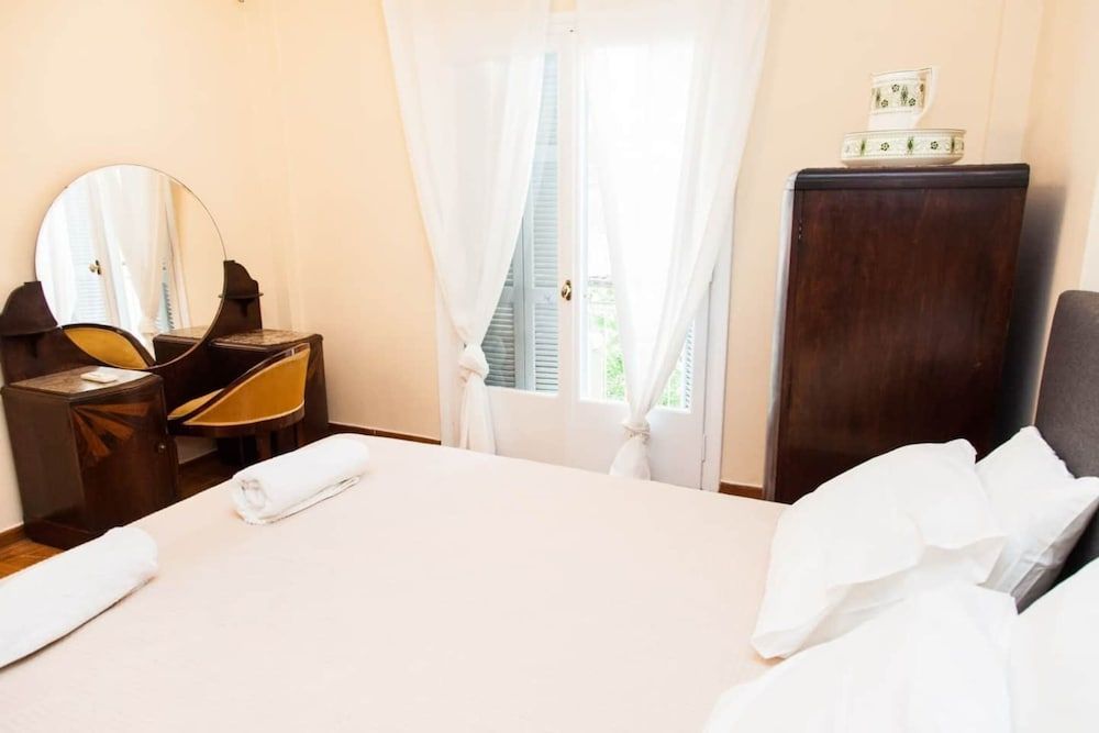 Renovated apt in the Heart of Piraeus 1