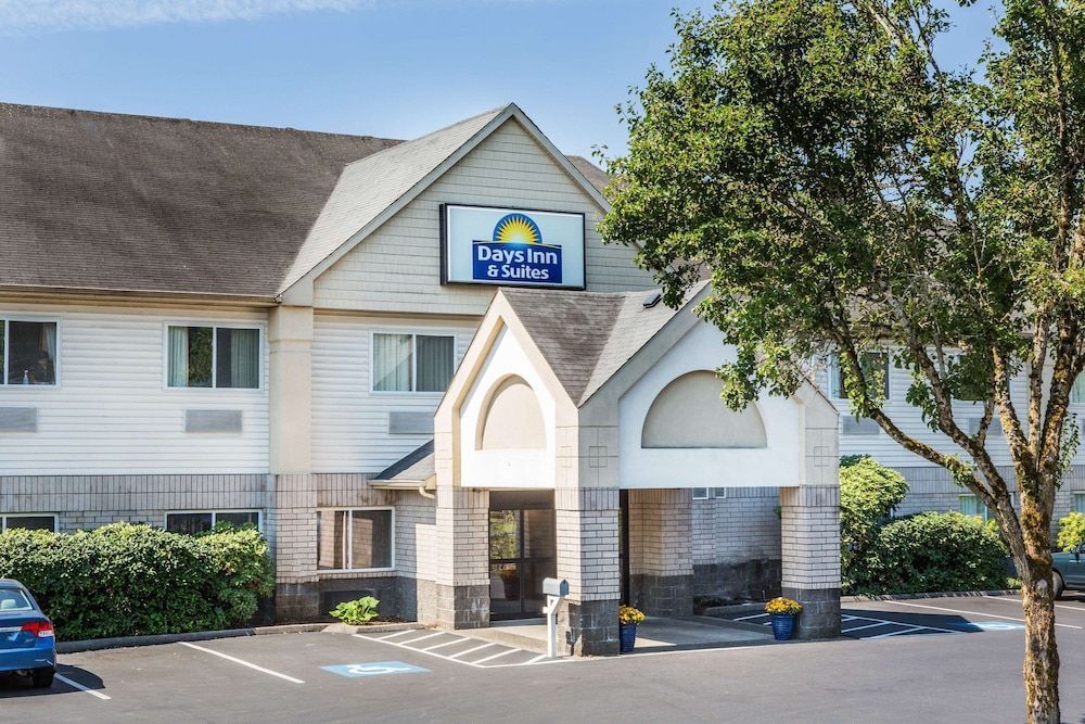 Days Inn & Suites by Wyndham Vancouver 1