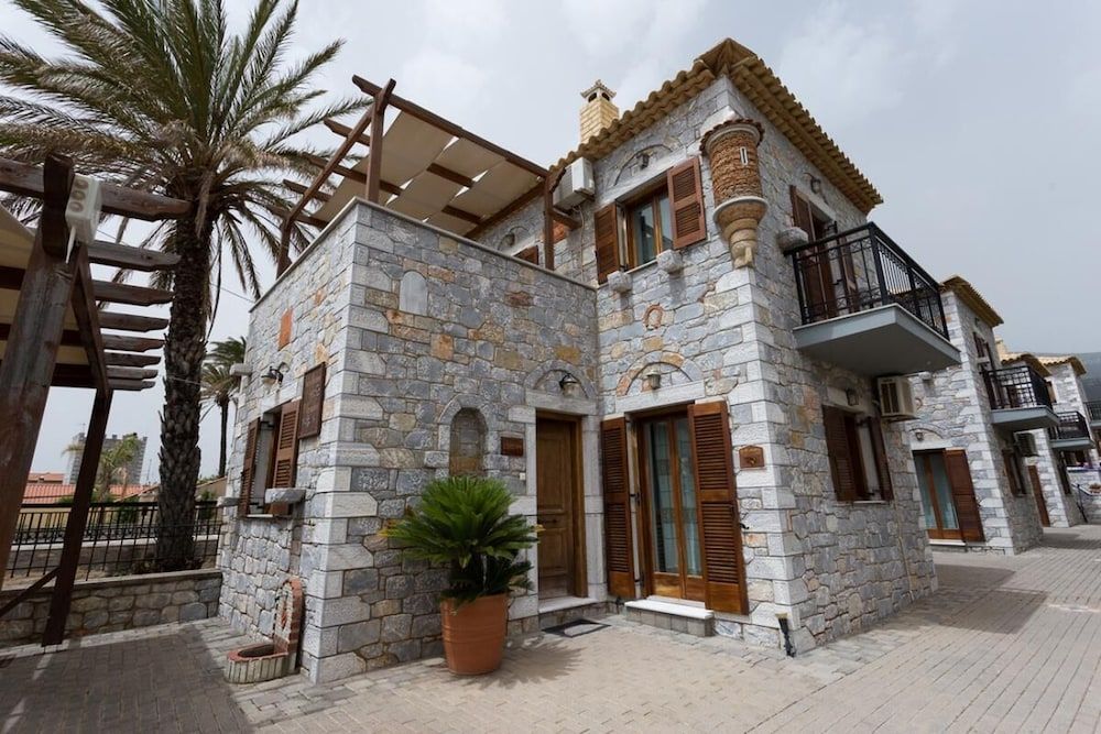 Pleiades seaside residences in Mani 1