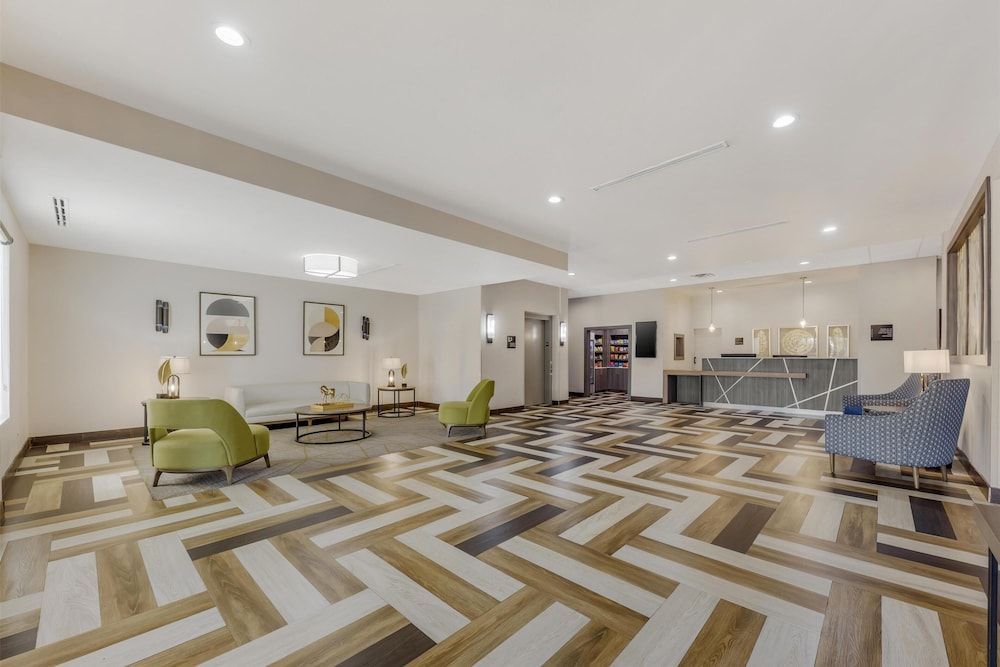 Best Western Green Oak Inn & Suites 2
