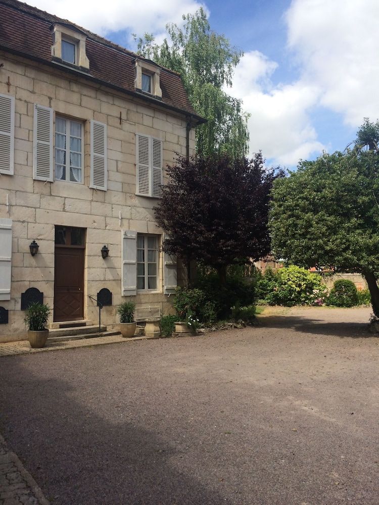 Hôtel des Cymaises 1