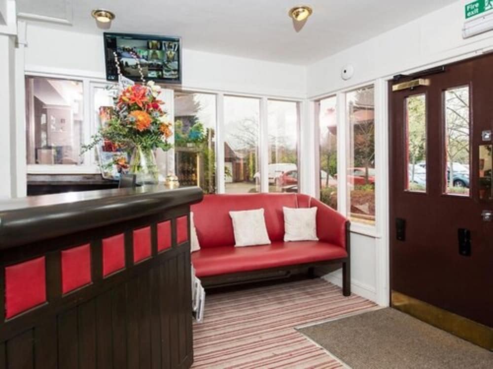 Peartree Lodge Waterside 2