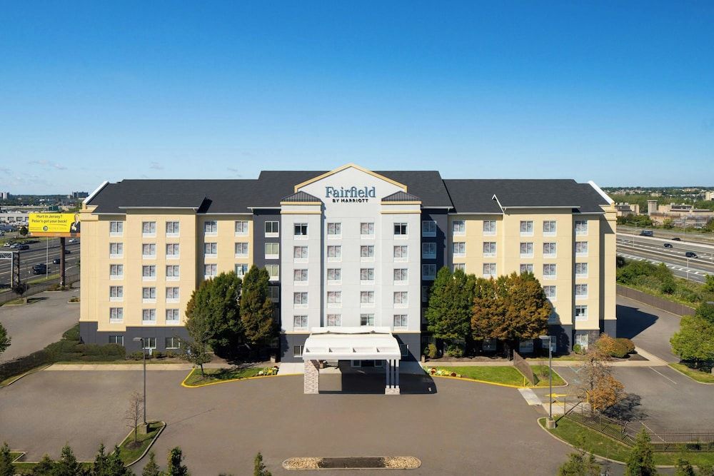 Fairfield Inn & Suites by Marriott Newark Liberty International Airport 1