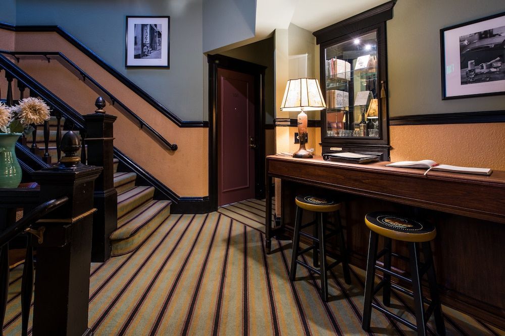 Hotel Boheme 2