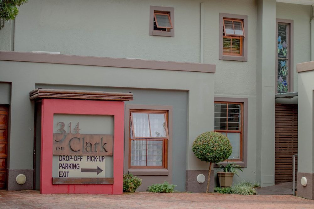 314 on Clark Guest House 1