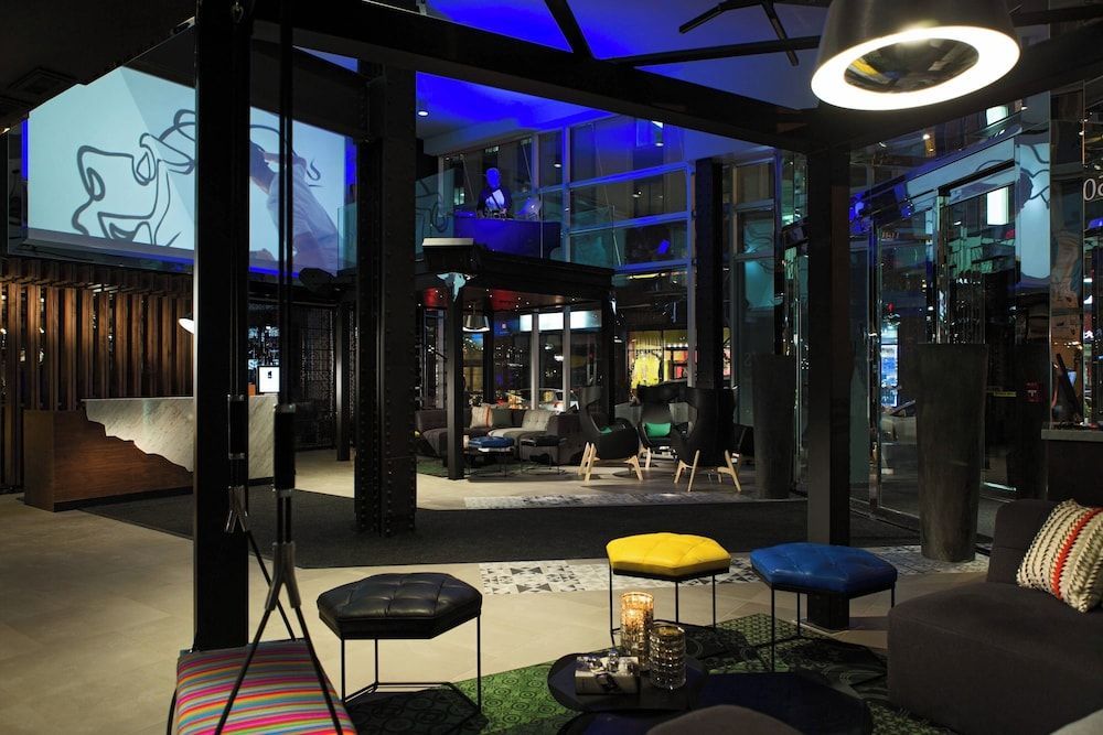 Renaissance Montreal Downtown Hotel 2