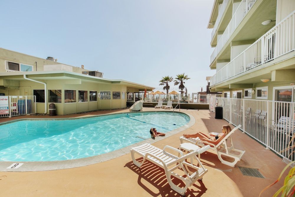 Surfer Beach Hotel 1
