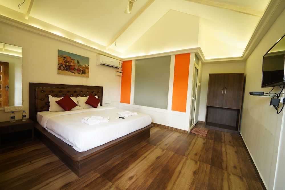 Sunset & Waves Resort, Mandrem Beach 1