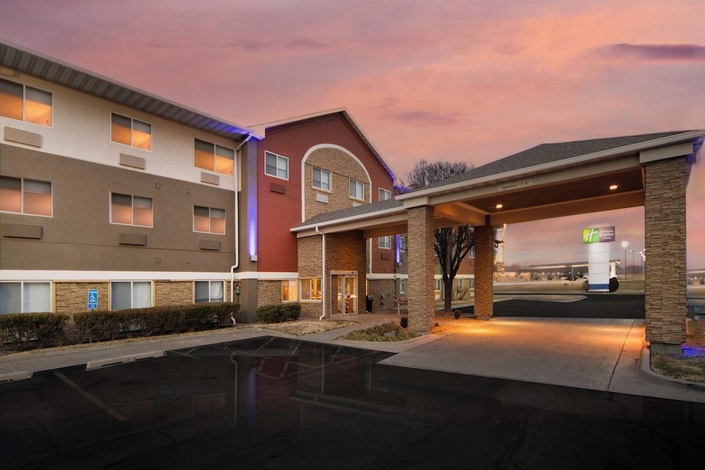 Holiday Inn Express & Suites CANYON by IHG 1