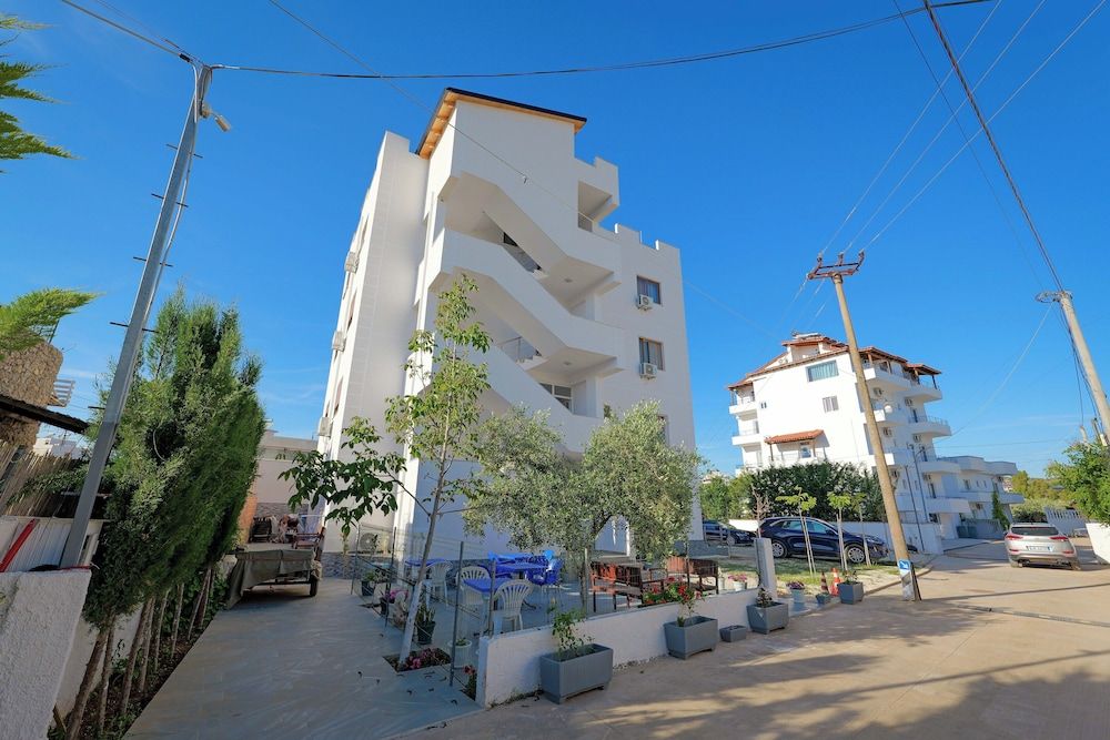 Central Garden Sofia Apartments & Studios 1