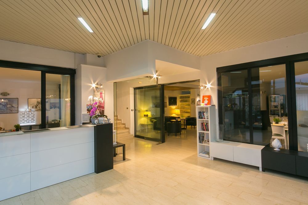 Hotel Riviera 2